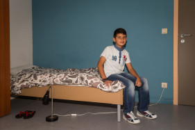 Minor Ndako, Opvang en begeleiding voor minderjarigen en hun context, vluchtelingen, Mohammed (12) op zijn kamer.