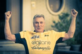 Lucien Van Impe, laatste Tour-winnaar poseert met zijn gele trui uit de Tour de France uit 1976.